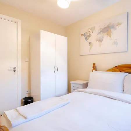 Beautiful 3 Bedroom In Santry Apartment
