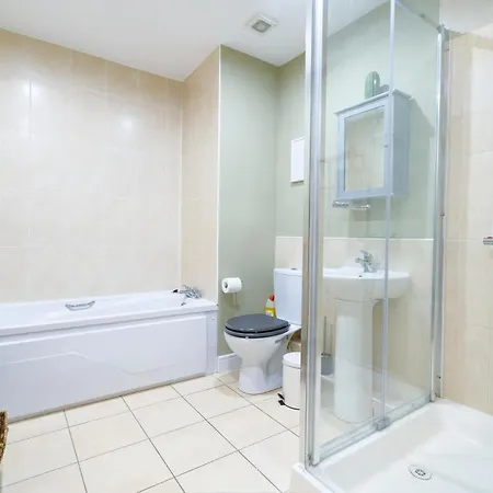 Beautiful 3 Bedroom In Santry Apartment