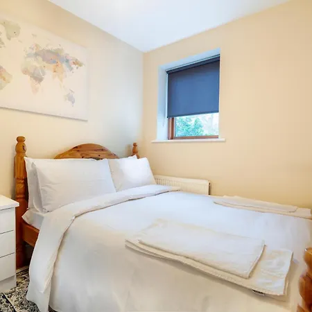 Beautiful 3 Bedroom In Santry Apartment