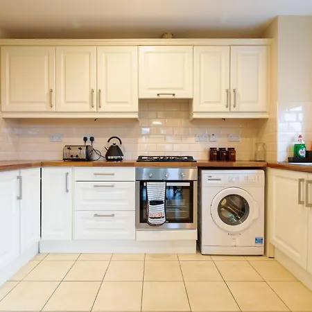 Daire Beautiful 3 Bedroom In Santry *